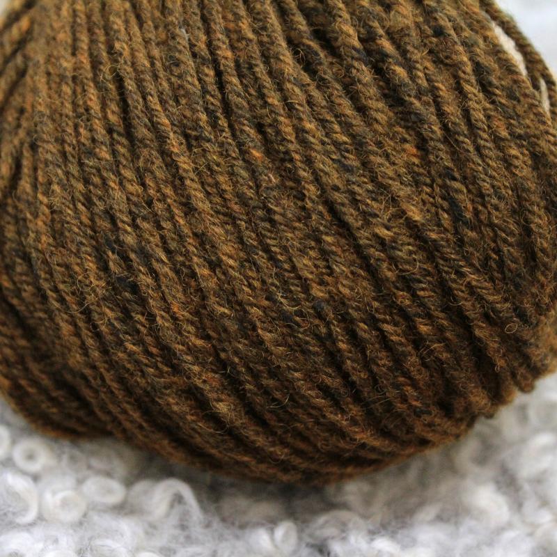 V2_1403_M3313_Eko_Merino_140x3_tumma_okra_1_JPG