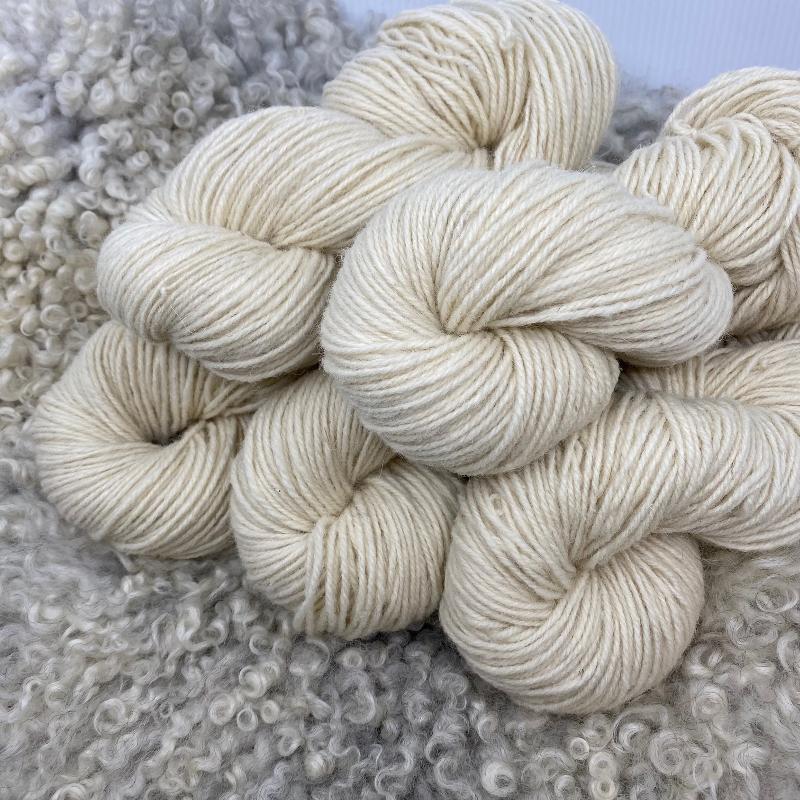 V_POISTO_081_Karstalanka_180x3_luonnonvalkoinen_n_500g_jpg